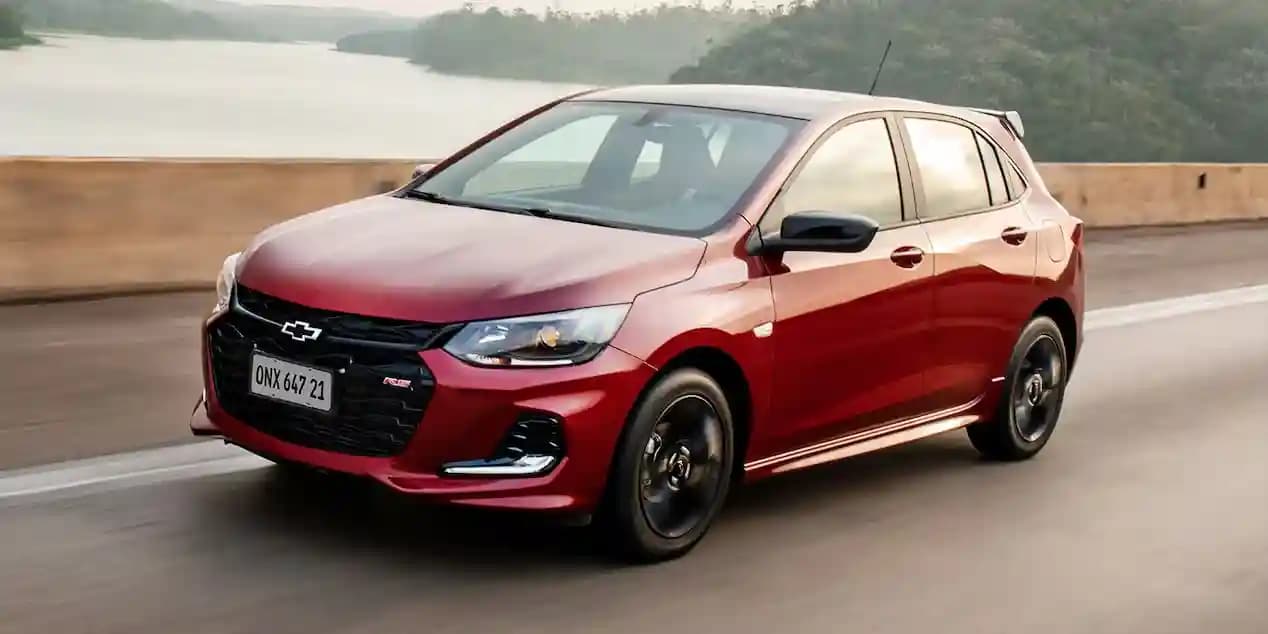 Review do Chevrolet Onix 2025: O Hatch Compacto que Une Economia e Tecnologia