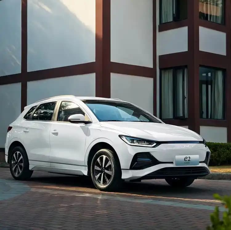 Review do BYD e2 2025: Hatch Elétrico Acessível e Tecnológico