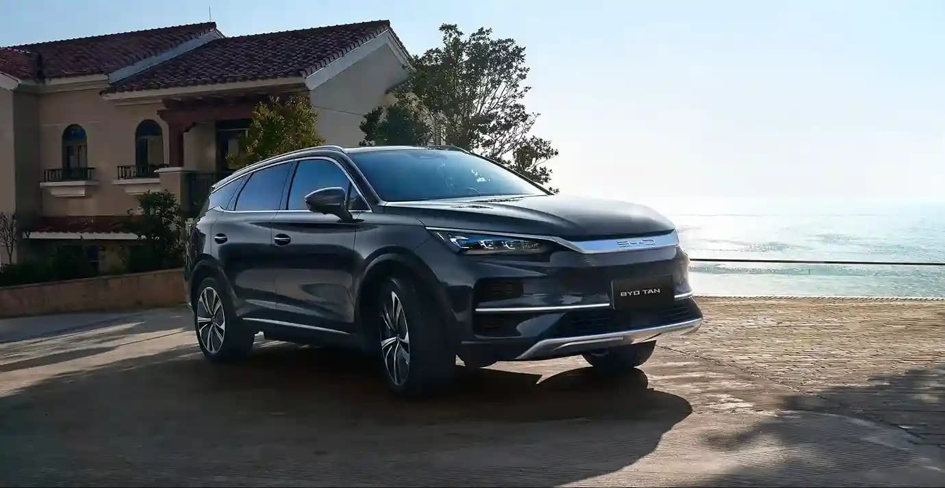 Review do BYD Tang EV: O SUV Elétrico de 7 Lugares com Potência de Superesportivo