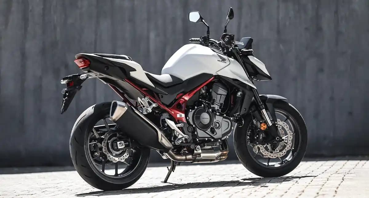  Review Honda CB750 Hornet 2026:Naked Clássica com Força, Tecnologia e Versatilidade