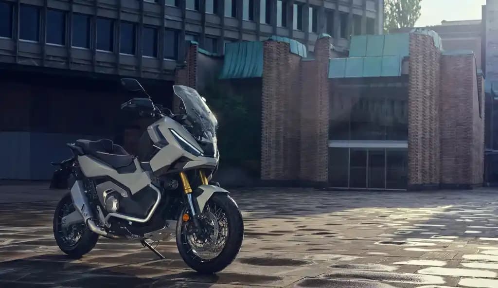 Review da Honda X-ADV 2026: Scooter Aventureira com Foco em Conforto e Tecnologia