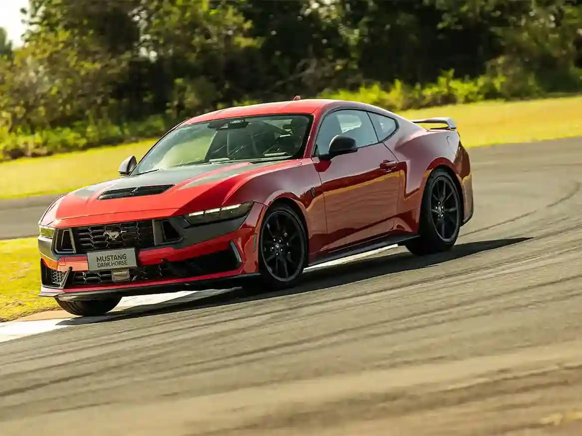 Review do Ford Mustang Dark Horse: A Versão Esportiva Radical do Ícone Americano