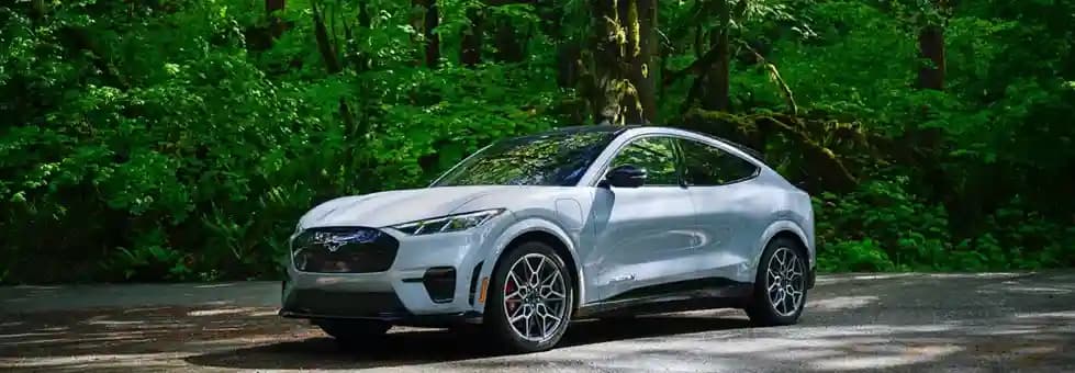 Review Ford Mustang Mach-E 2025: Ícone Elétrico com Sotaque Americano