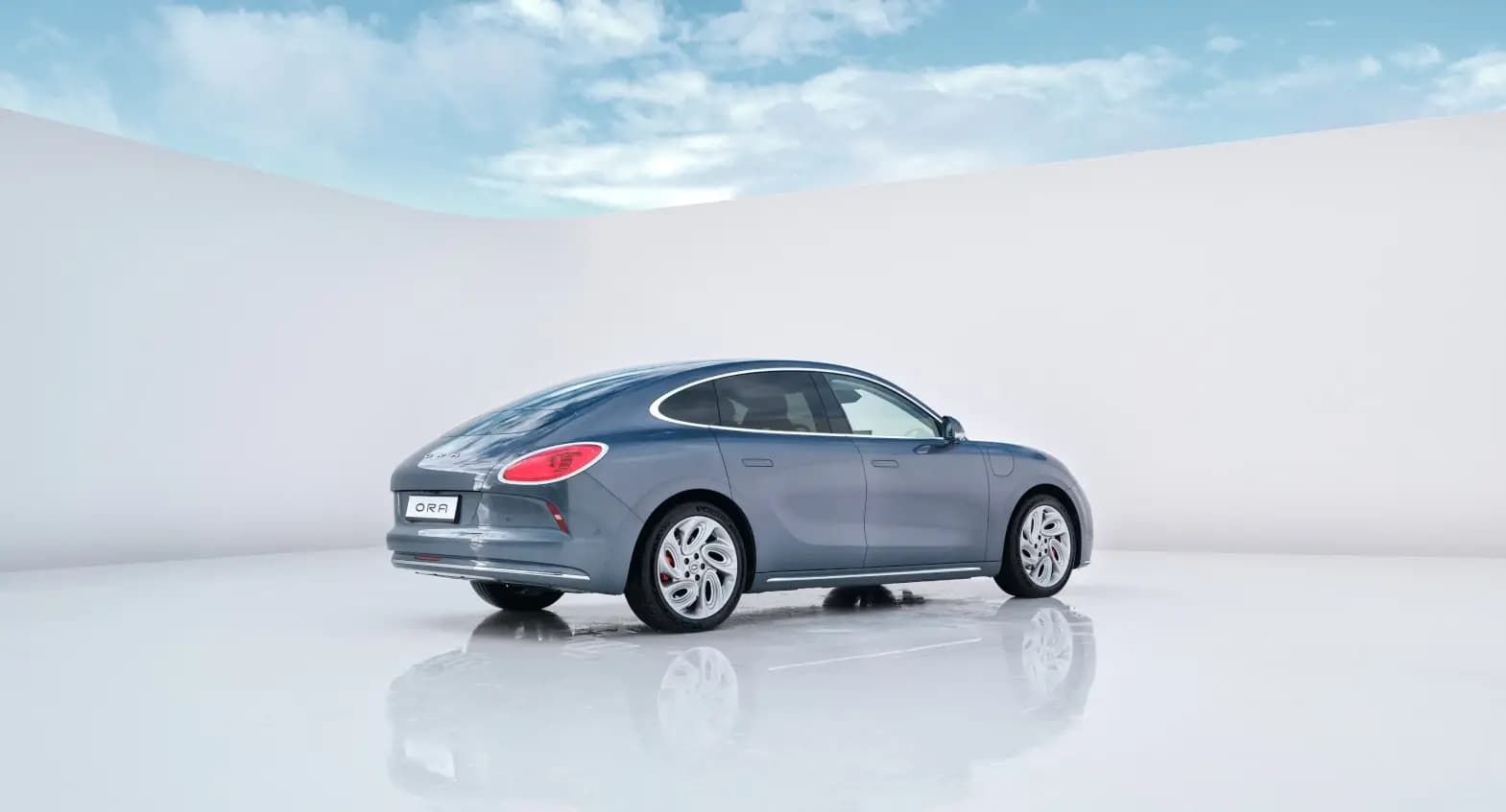 Review do GWM Ora 07 Lightning Cat 2025: Cupê Elétrico com Estilo Retrô-Futurista