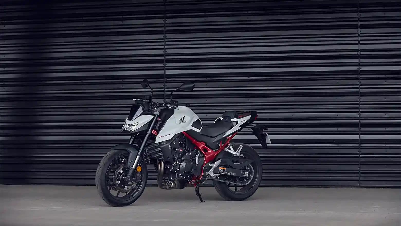 Review da Honda Hornet 750 2025: A Naked Média que Eleva a Lenda a Outro Nível